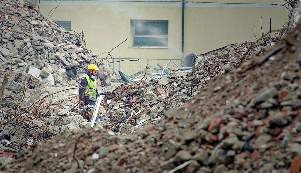 La demolizione del vecchio ospedale