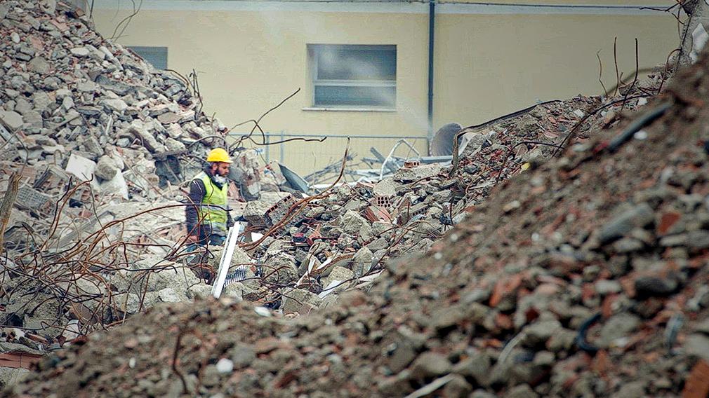 La demolizione del vecchio ospedale