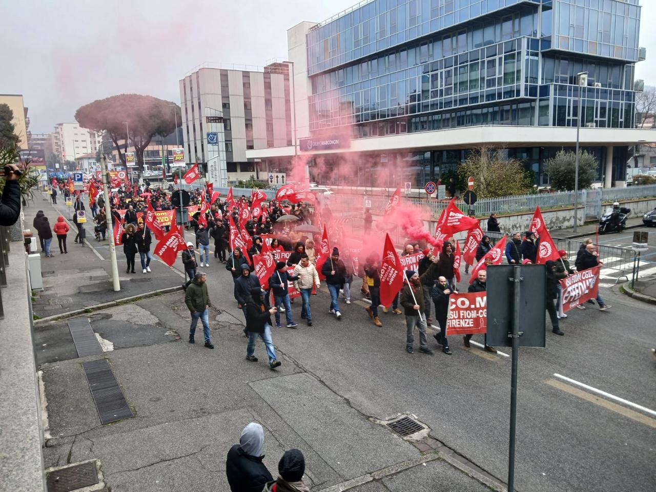 
	Il corteo dei metalmeccanici in via Valentini


