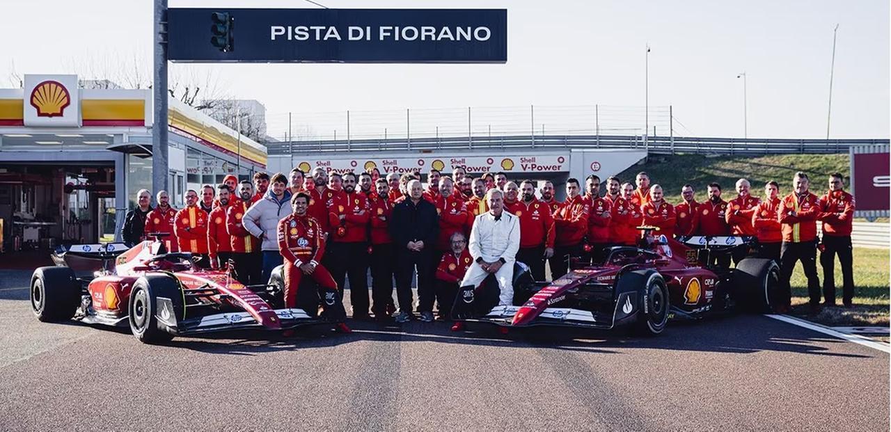 
	Carlos Sainz padre e figlio sul circuito di Fiorano con il team Ferrari

