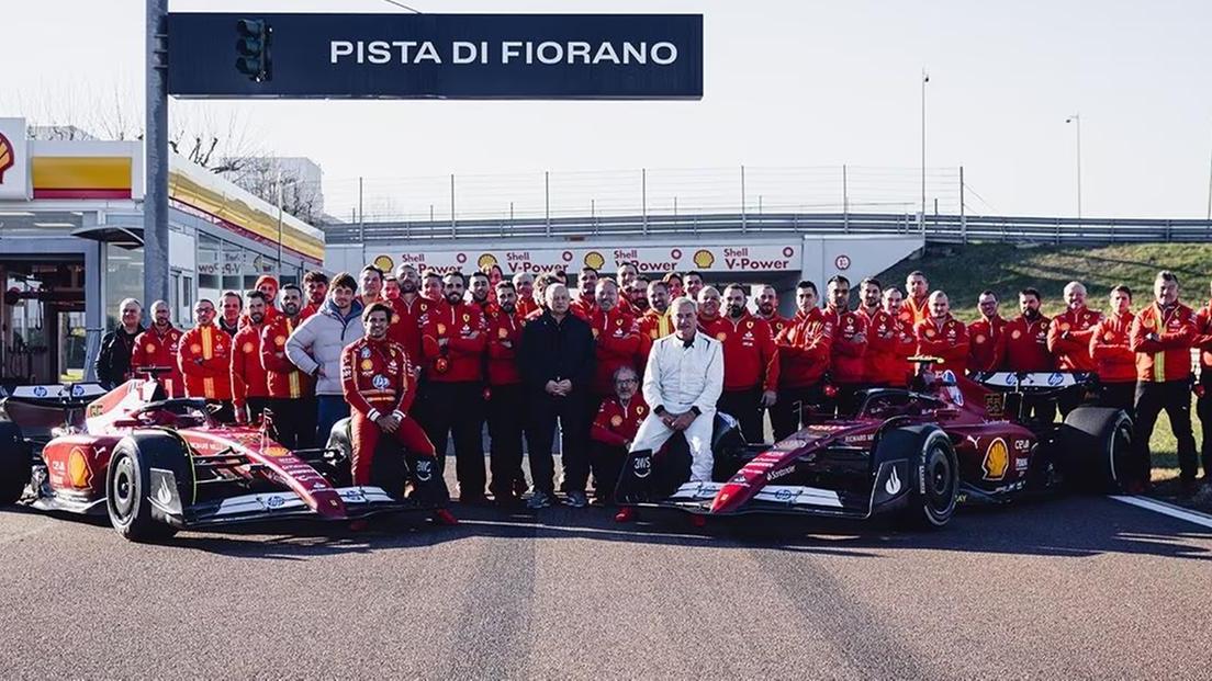 Carlos Sainz padre e figlio sul circuito di Fiorano con il team Ferrari