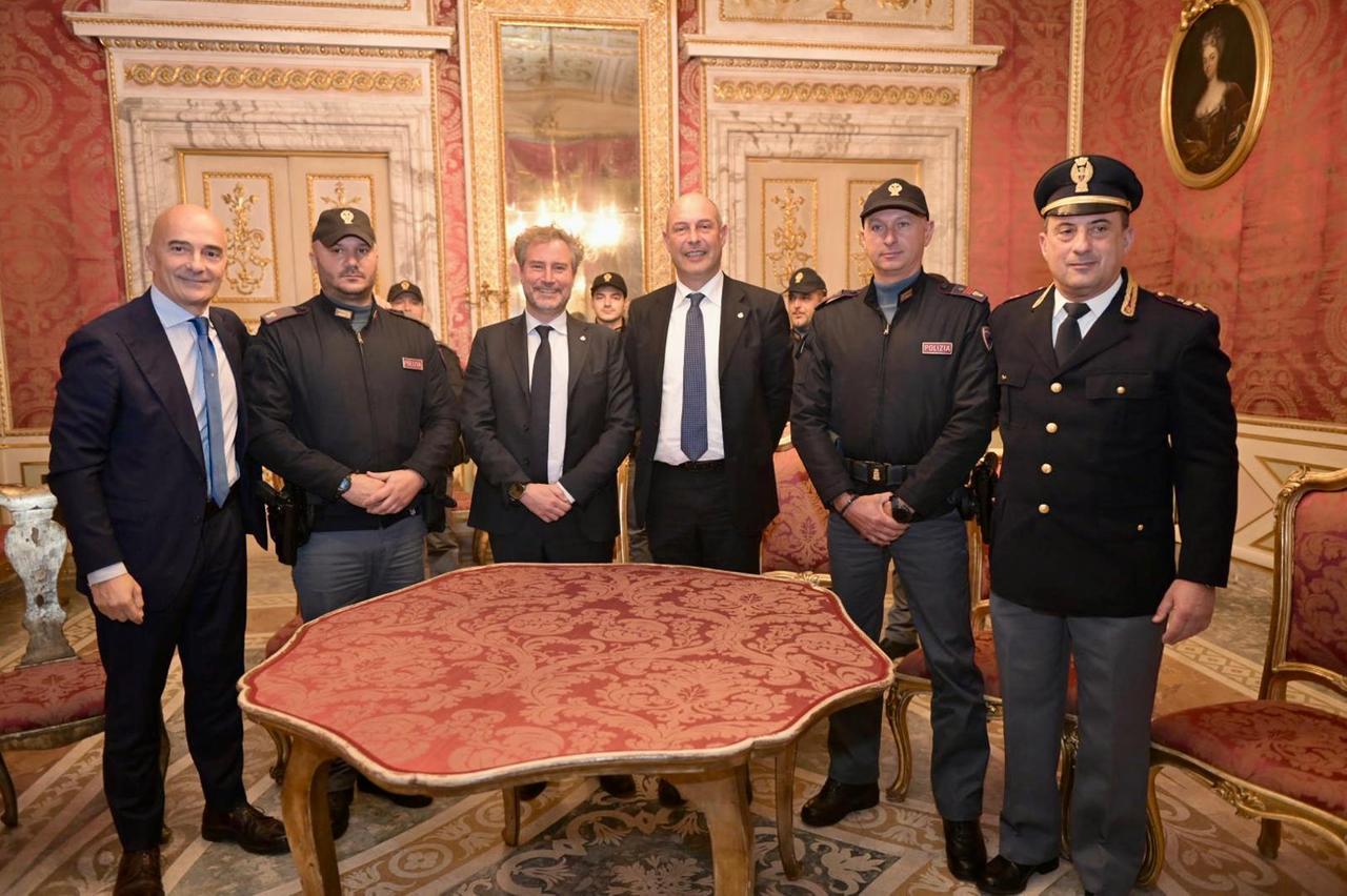 Lucca, inseguimento con arresti: il grazie del Comune ai due poliziotti