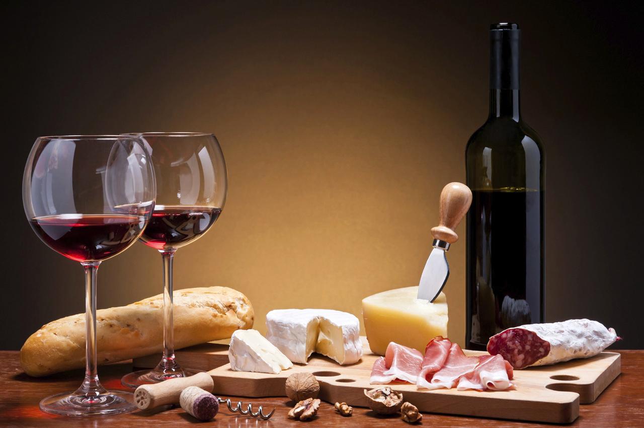 La Toscana è fondata sugli agriturismi, il cibo e il vino: in dieci anni 200mila presenze in più