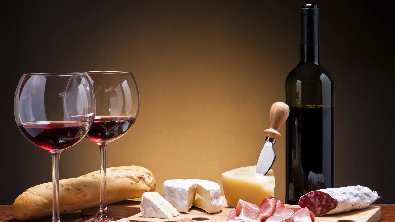 La Toscana è fondata sugli agriturismi, il cibo e il vino: in dieci anni 200mila presenze in più