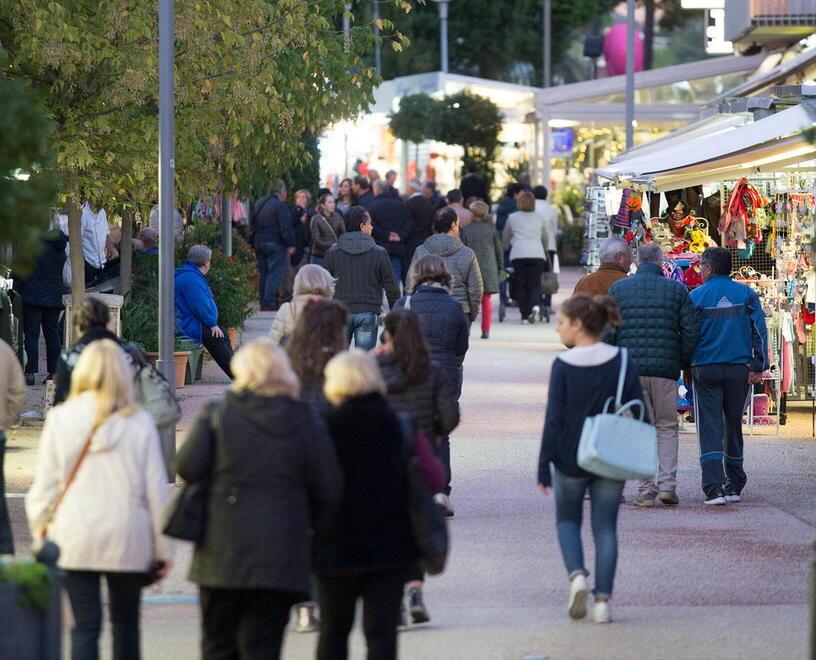 Montecatini, una festa al mercatino del Grocco con i ragazzi disabili di Comì Comè