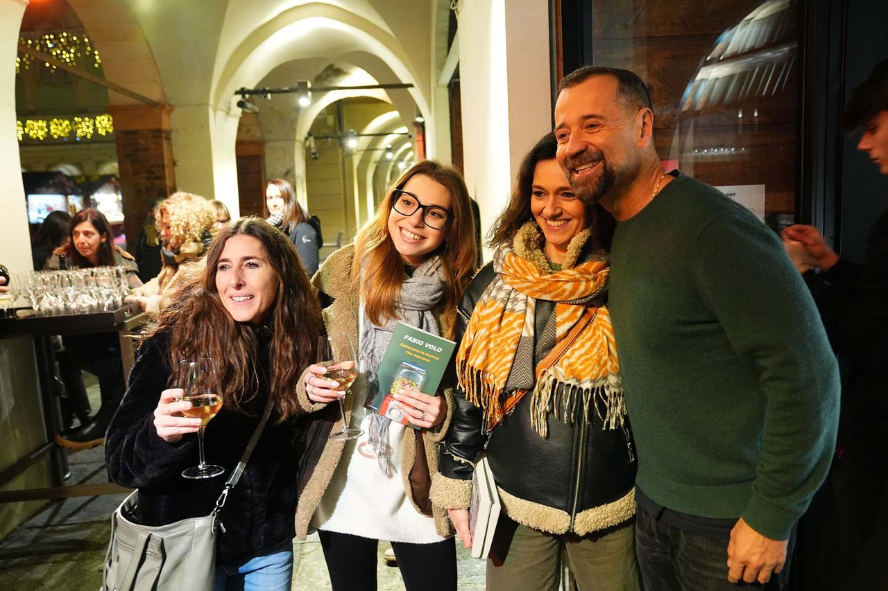 Fabio Volo firma le copie del suo libro al Riff di Reggio Emilia