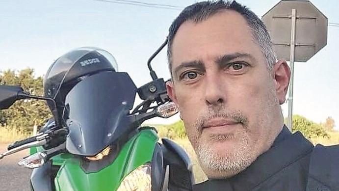 Don Manolo, prete “on the road”: «Porto la parola di Dio in camper»