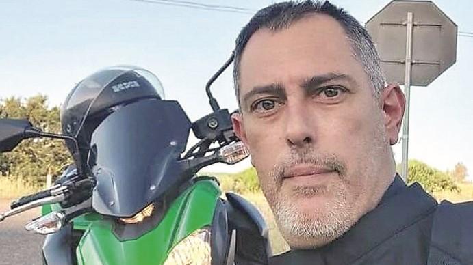 Don Manolo, prete “on the road”: «Porto la parola di Dio in camper»