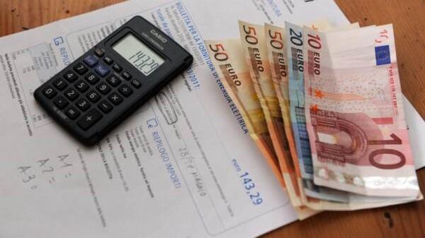 Bollette del gas mai così care: «Continuano i rincari e gli aiuti del governo sono limitati»