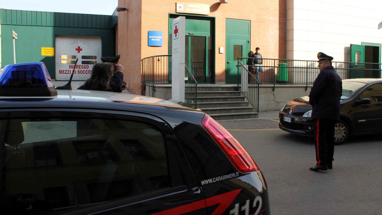 Carabinieri al pronto soccorso di Livorno (foto d'archivio)