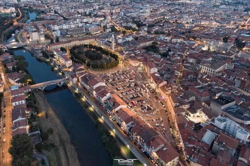 
	Una veduta dall'alto di piazza Mercatale

