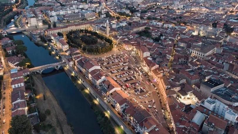 Una veduta dall'alto di piazza Mercatale
