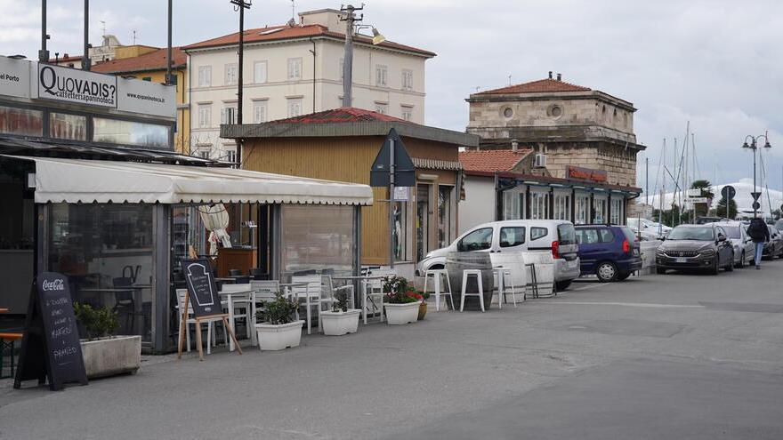 Due delle attività presenti sul ponte dei francesi: Quo Vadis e Aragosta (Foto di Franco Silvi)