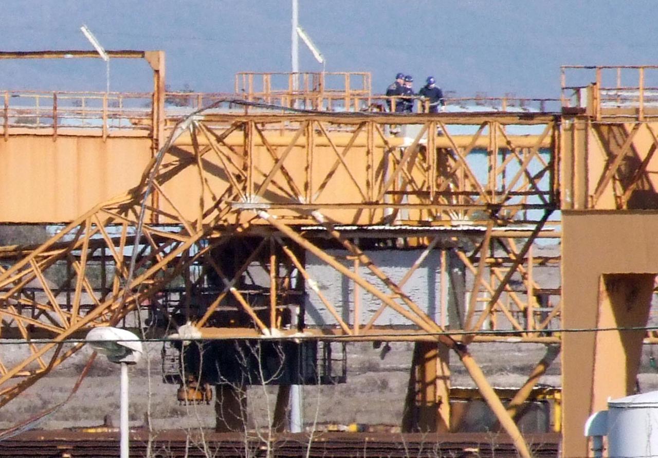 
	Una gru nello stabilimento Jsw Steel Italy

