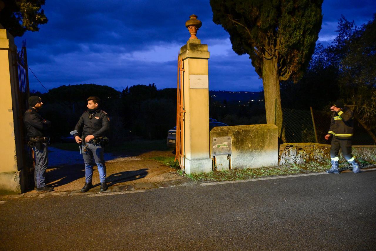 
	L'ingresso della villa in cui &egrave; avvenuta la tragedia&nbsp;

