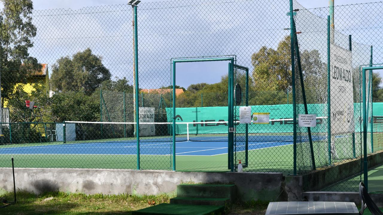 Uno dei campi dell’impianto gestito Tennis Club 70 di Torregrande