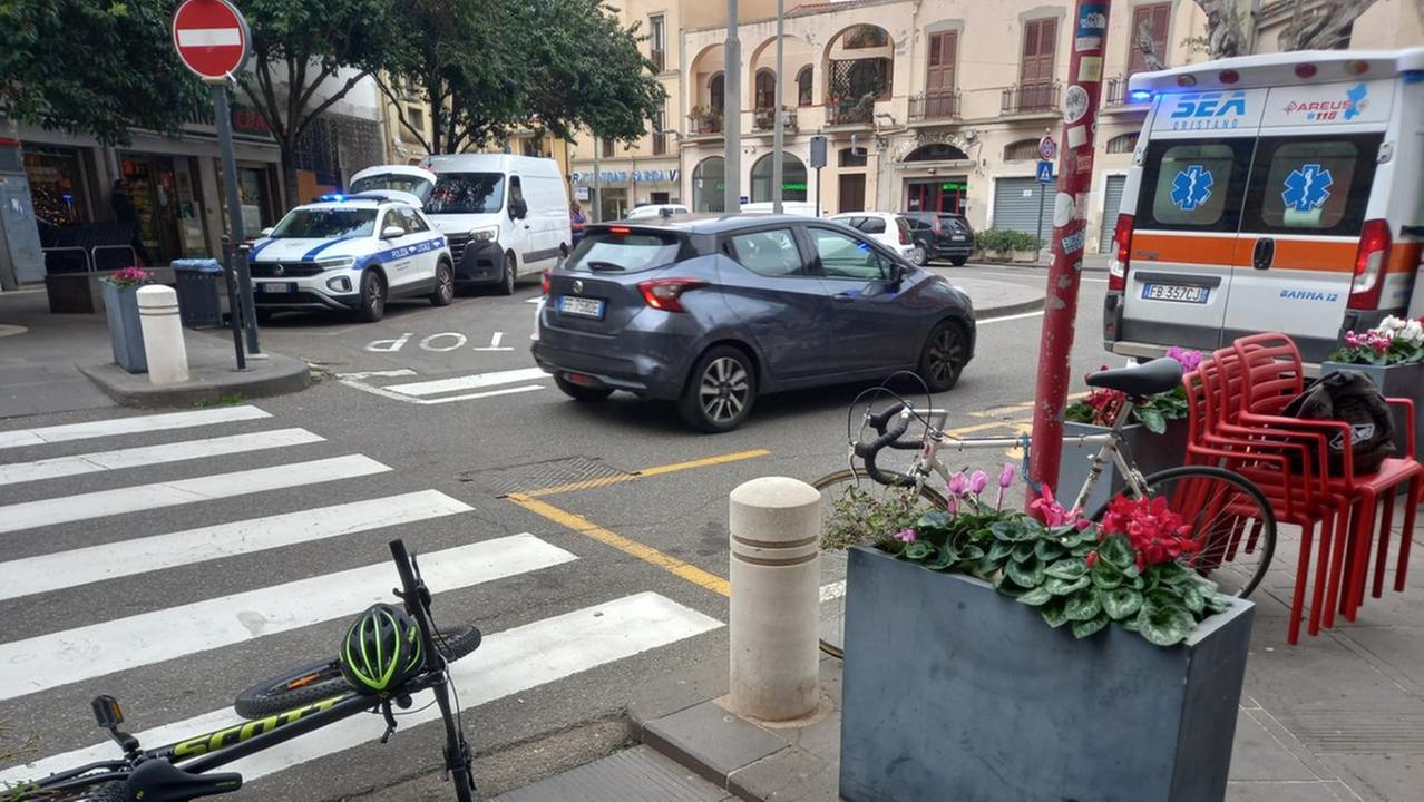 Scontro tra due ciclisti, uno di loro in ospedale