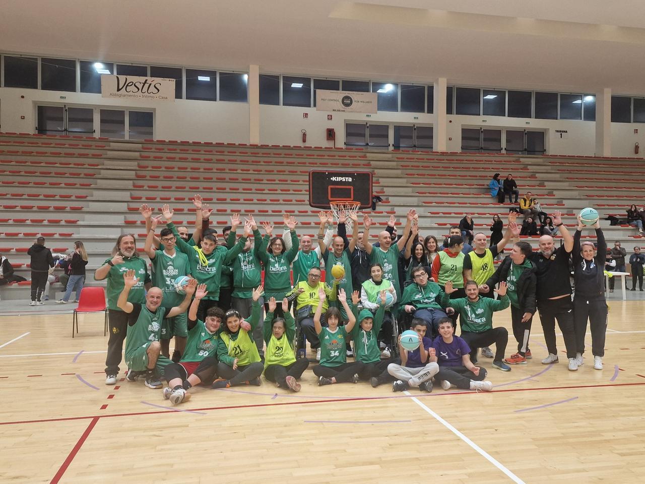 L’inclusione si fa coi canestri, a Oristano esordio per il baskin