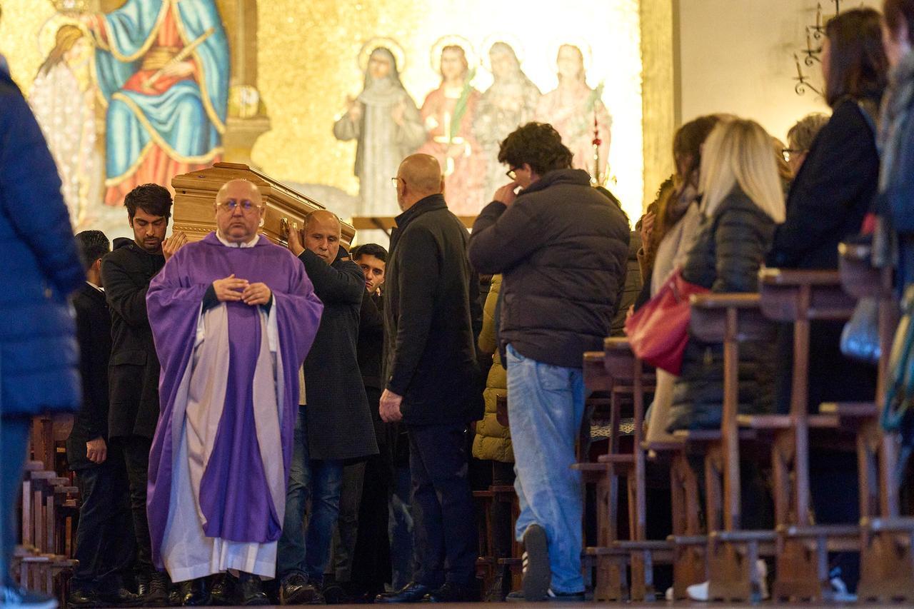 
	Il funerale di Carmelo Corso a San Giorgio a Colonica (foto Autovino)


