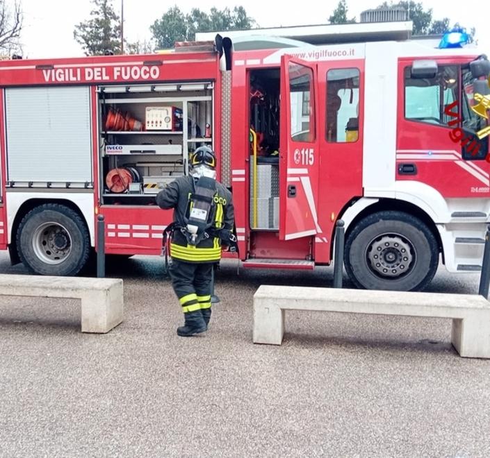 Lucca, fiamme nella cucina: “Marameo” inagibile
