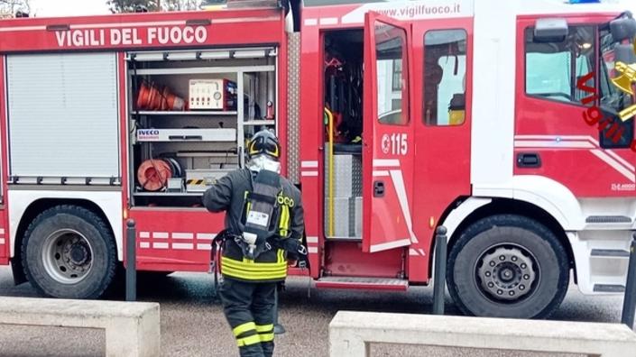Lucca, fiamme nella cucina: “Marameo” inagibile