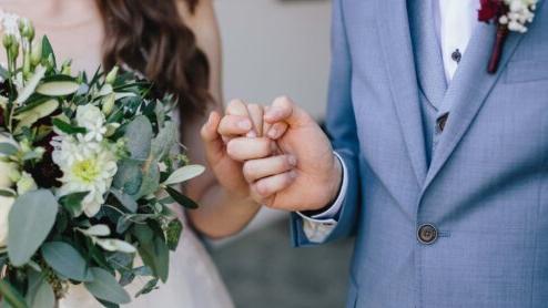 Matrimoni, a Modena tre coppie su quattro non si sposano in chiesa