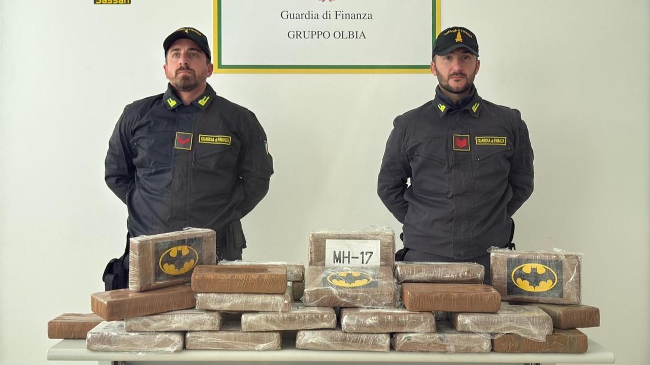 Maxi sequestro di cocaina a Olbia: un 20enne finisce in manette