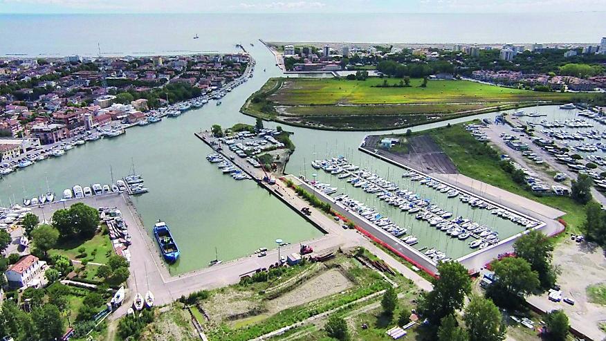 Lido Estensi, soldi finti per il porto turistico: tre condannati per truffa