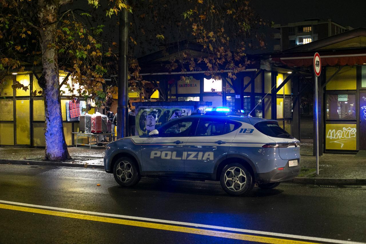 Una volante della polizia di Stato (foto d'archivio)