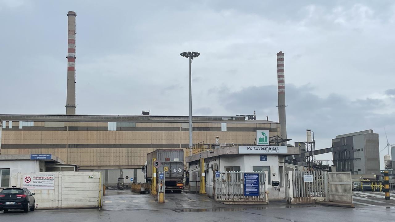 La rabbia dei sindacati: «La Glencore anticipa la chiusura della linea zinco»
