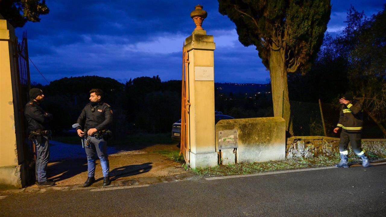 L'ingresso della casa dove è successa la tragedia