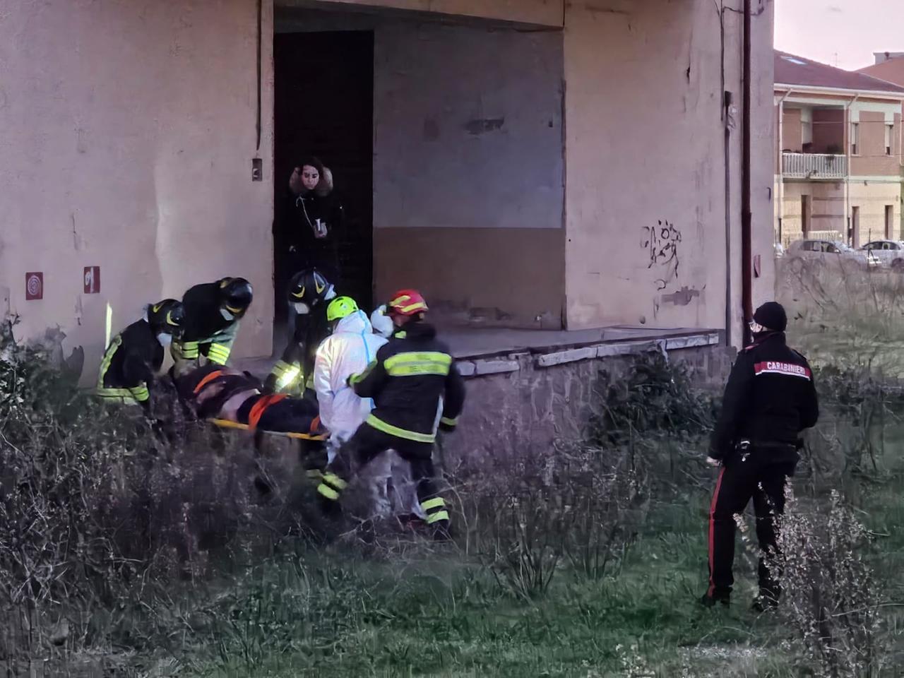 Porto Torres, senzatetto in condizioni disperate trasportato in ospedale