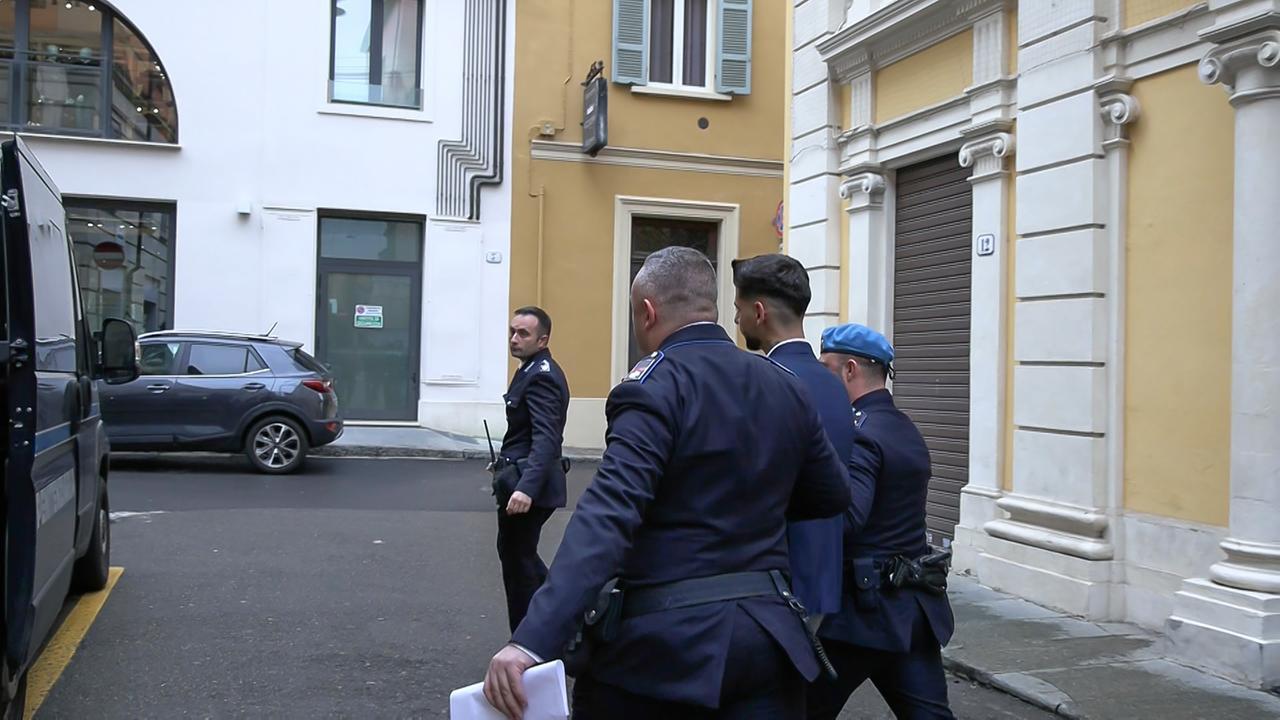 
	Petre Dabuleanu all'uscita dal Tribunale a Modena dopo la condanna a 18 anni di carcere

