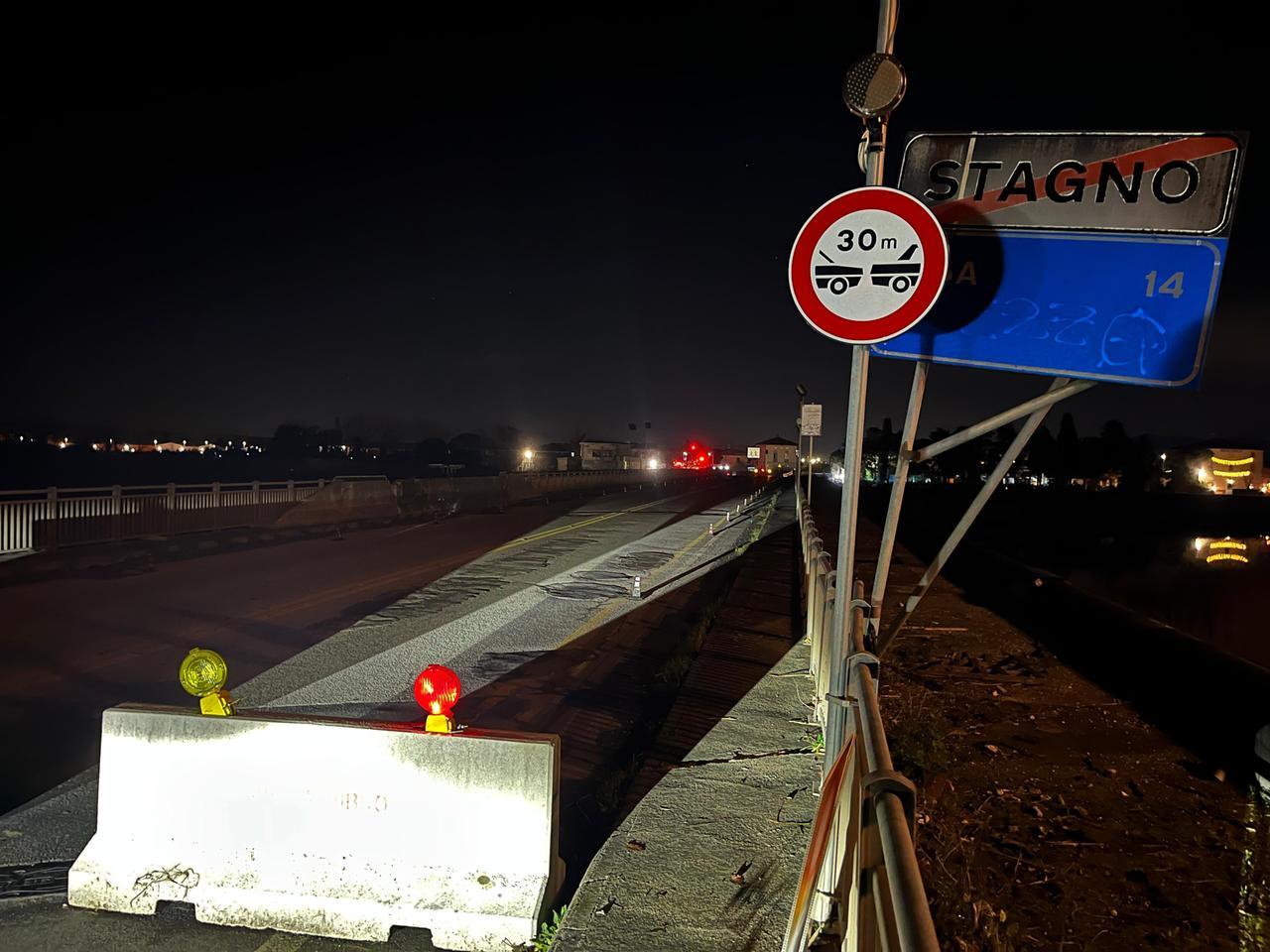 
	I blocchi sul ponte dello Scolmatore (foto Franco Silvi)

