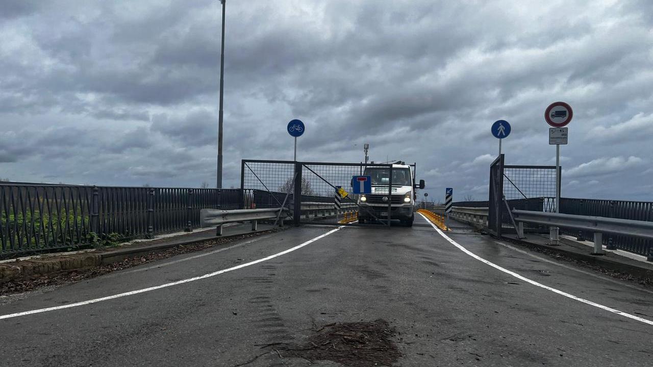 Gli ultimi ritocchi al ponte Vecchio di Finale