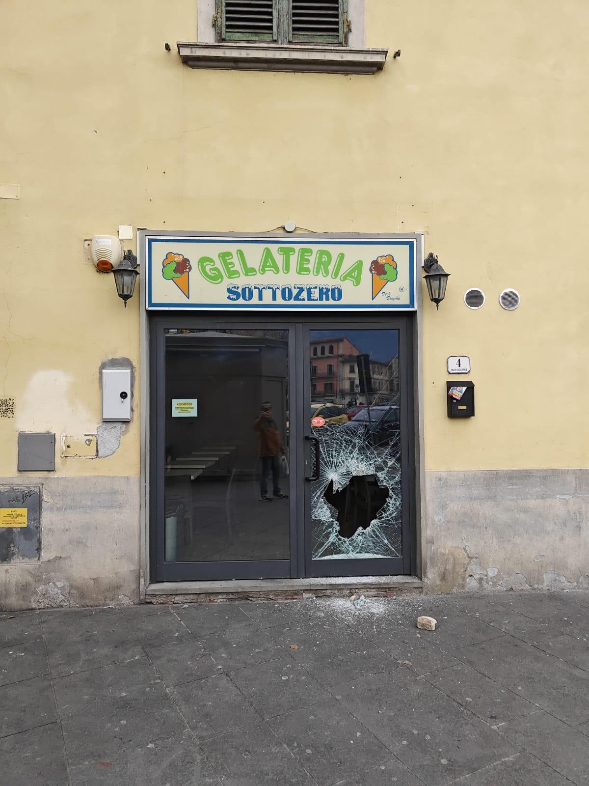 
	Una recente "spaccata" alla gelateria Sottozero di piazza Mercatale

