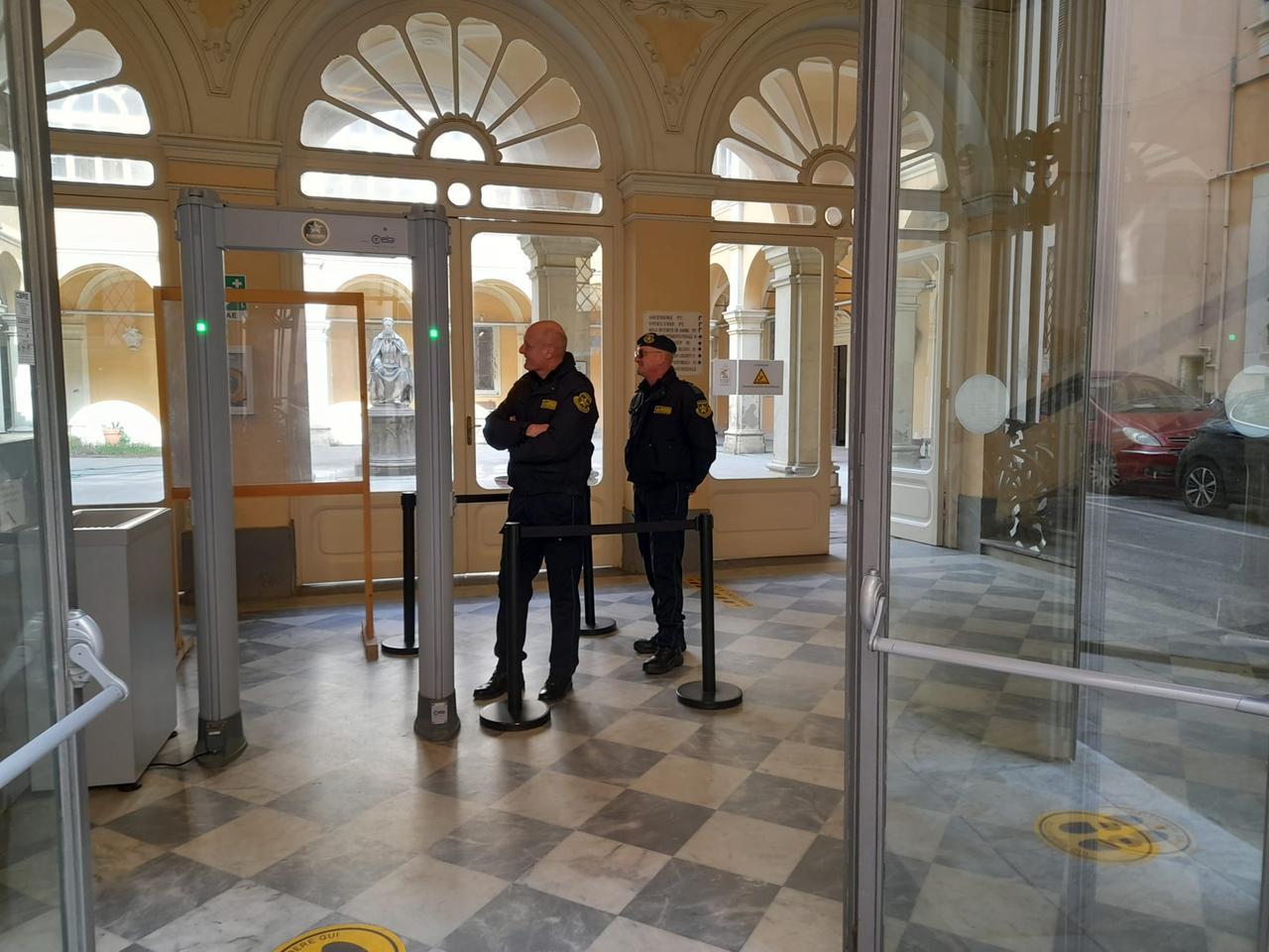 Mega-rissa fuori dalla Zattera: assolti dal giudice dieci giovani. Chi sono e i motivi della decisione