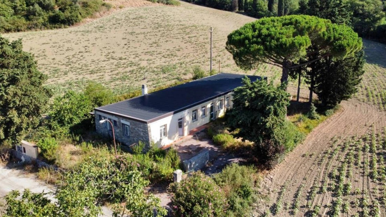 Empoli, nell’ex scuola di Martignana appartamenti per persone in povertà estrema: il progetto e i tempi