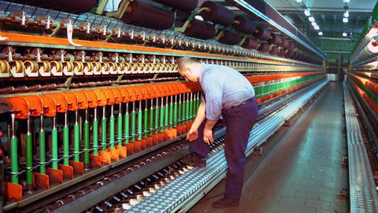 Prato, l’aumento dei costi mette in crisi il settore tessile-abbigliamento: l'allarme delle imprese