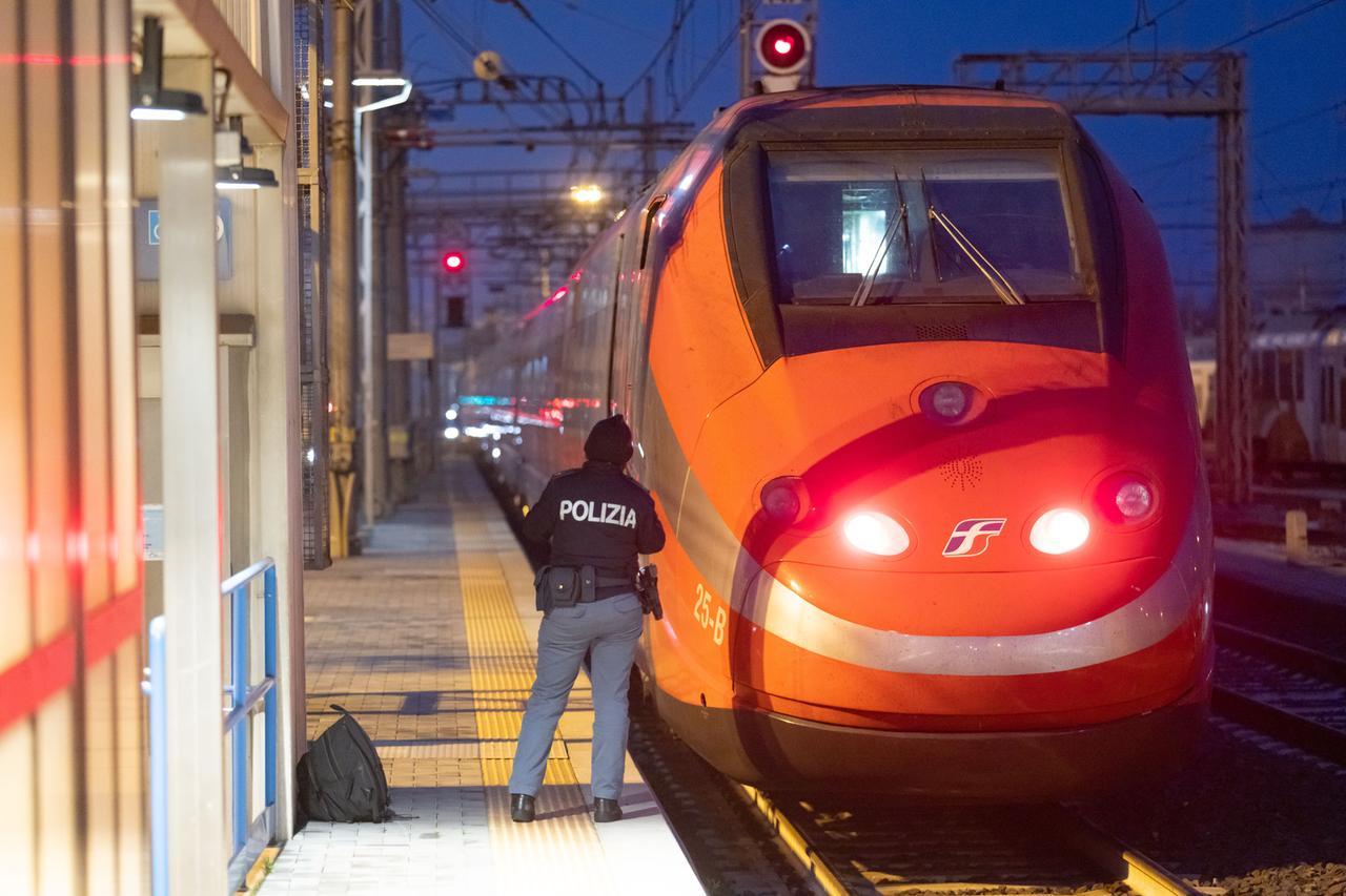 Salvato dai binari a Pontelagoscuro, morto in ospedale