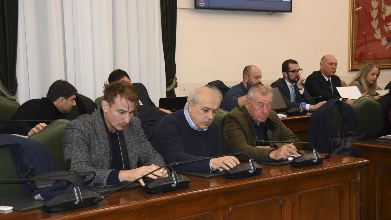 Un momento della seduta del consiglio comunale di ieri mattina (foto Agenzia Bf)