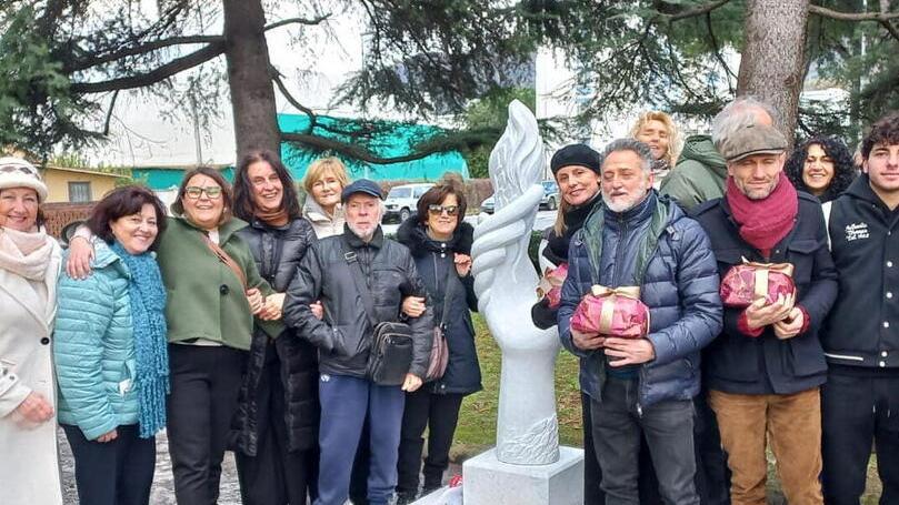 Carrara, una statua per Maria Laura nel parco La Malfa di Avenza<br type="_moz" />