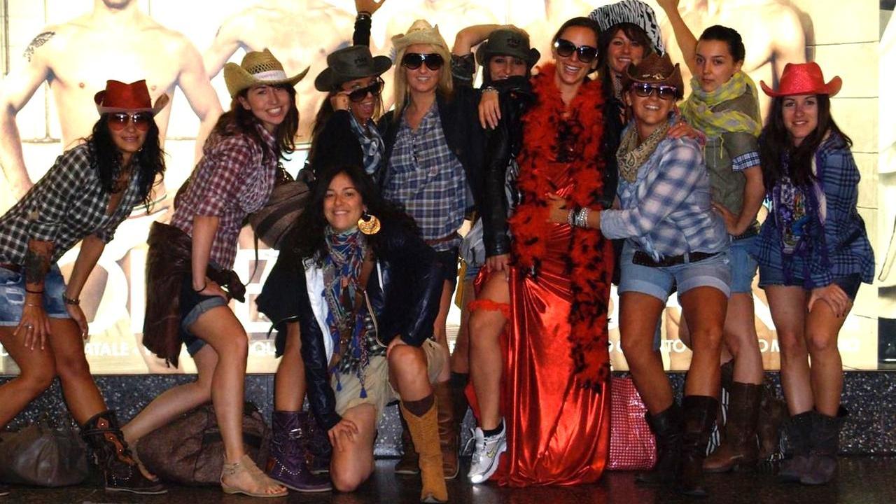 Francesca Orienti con le amiche durante un viaggio