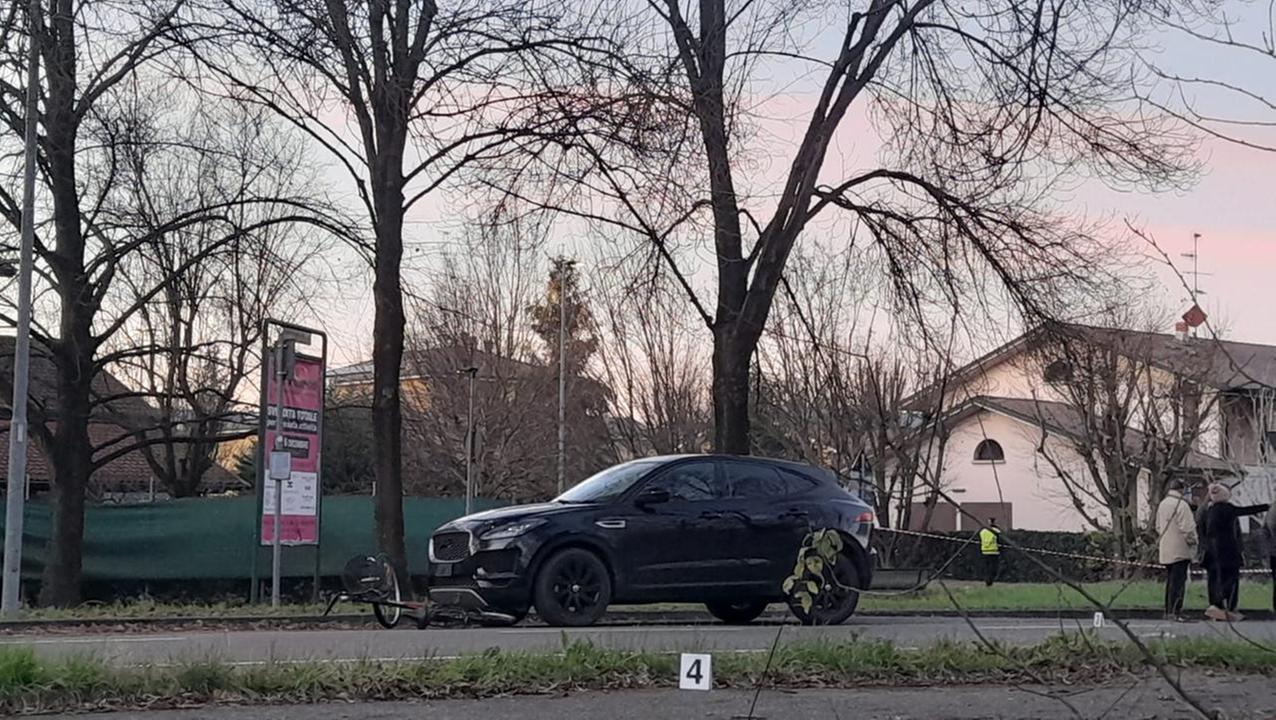 Correggio, anziano in bicicletta muore travolto da un’auto