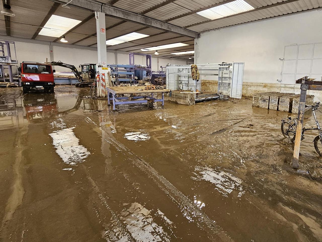 
	Una delle aziende di Montemurlo danneggiate dall'alluvione del 2023 (foto Autovino)

