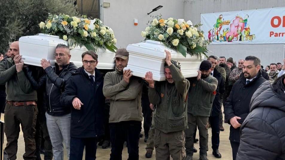 
	Lo straziante addio a Matthias e Giacomo <em>(foto Mario Rosas)</em>

