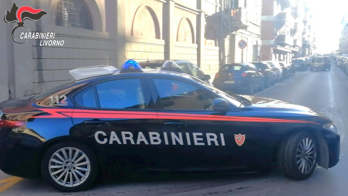 Una pattuglia dei carabinieri (foto d'archivio)