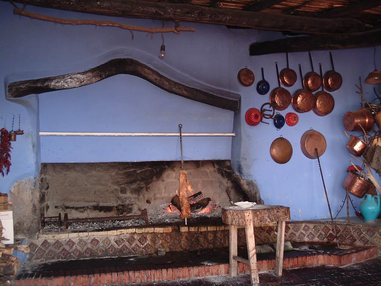 Viaggio nelle tradizioni della Sardegna: il ceppo acceso, i dolci le Marie, la messa