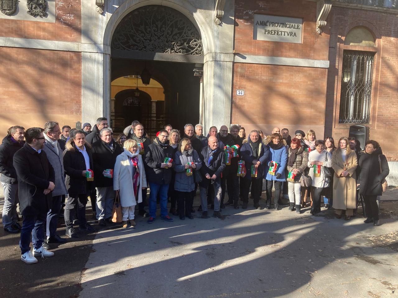
	Il sit-in dei sindaci davanti alla Prefettura di Modena

