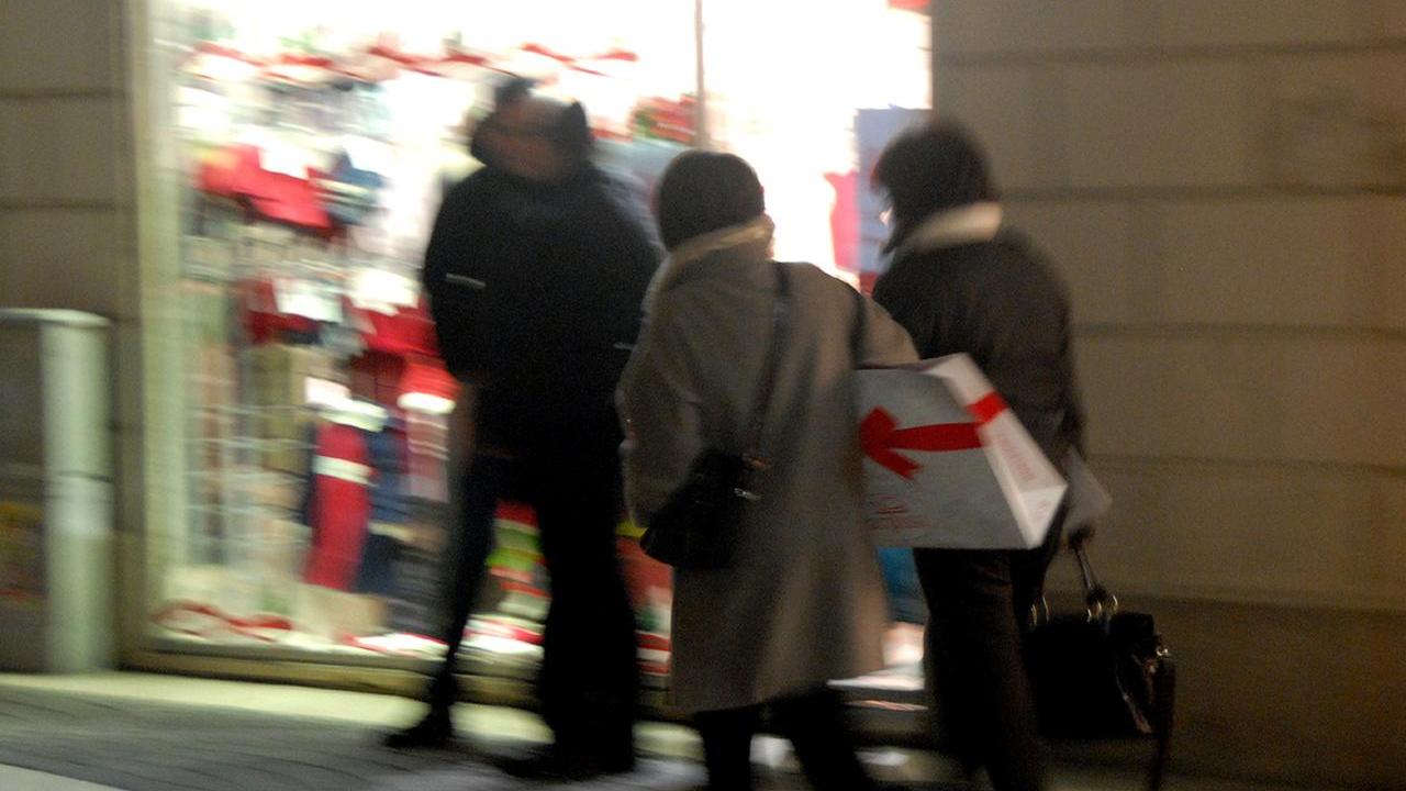 Negozi chiusi nelle feste, Confcommercio: «Serve accordo titolari-dipendenti»